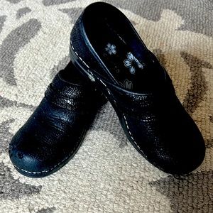 Sanita KOi Nursing clogs